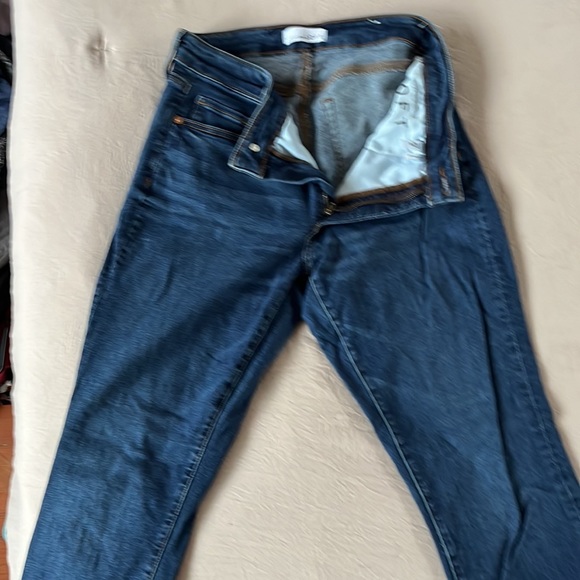 Loft jeans, super comfy, great shape - Picture 3 of 3